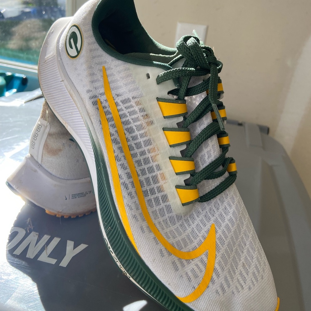 Nike men’s 7.5 greenbay packers shoes